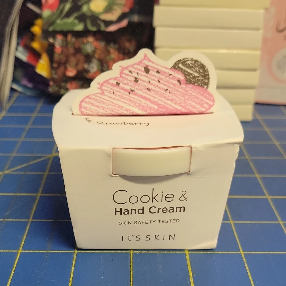 Cookie & Hand Cream Strawberry 80ml NIP Cute